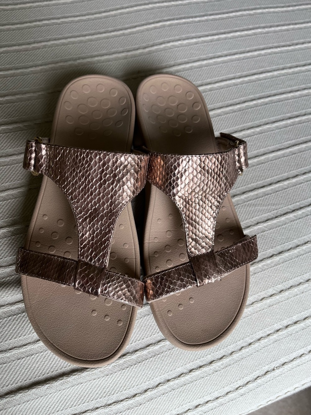 Vionic Ellie Pacific sandals
